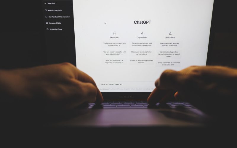 AI intră în școlile din TIMIȘ: Inspectoratul răspunde petițiilor generate de Chat GPT