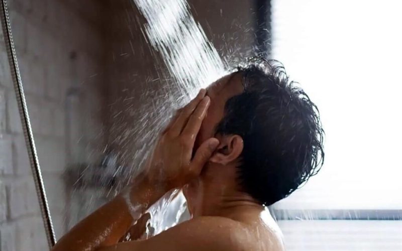 Medicii de la Harvard spun că dușurile zilnice pot fi dăunătoare pentru sănătate Pentru mulți dintre noi, dușul zilnic este o rutină aproape automată