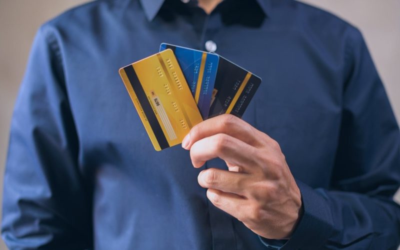 Un SINGUR card pentru multiple valute – ghid practic pentru călători
