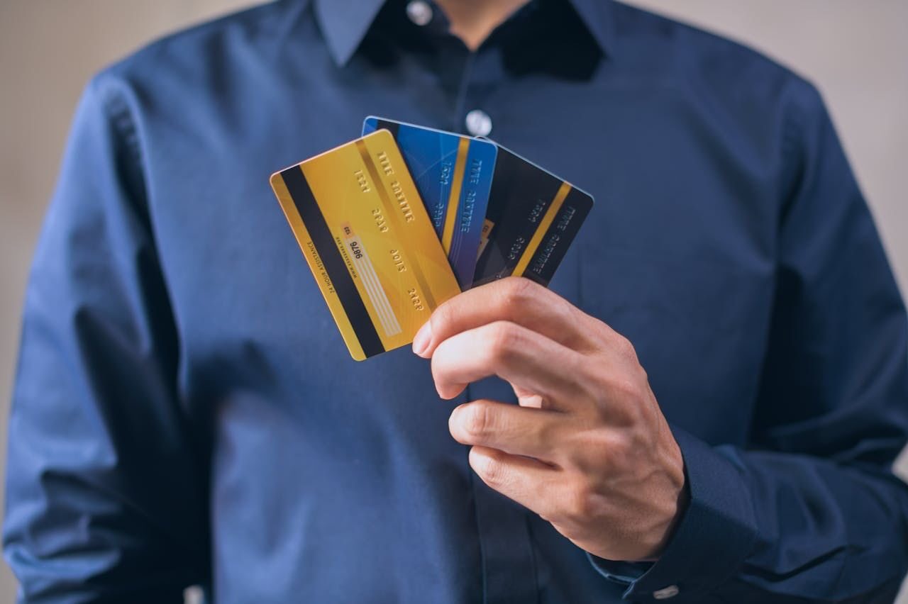 Un SINGUR card pentru multiple valute – ghid practic pentru călători