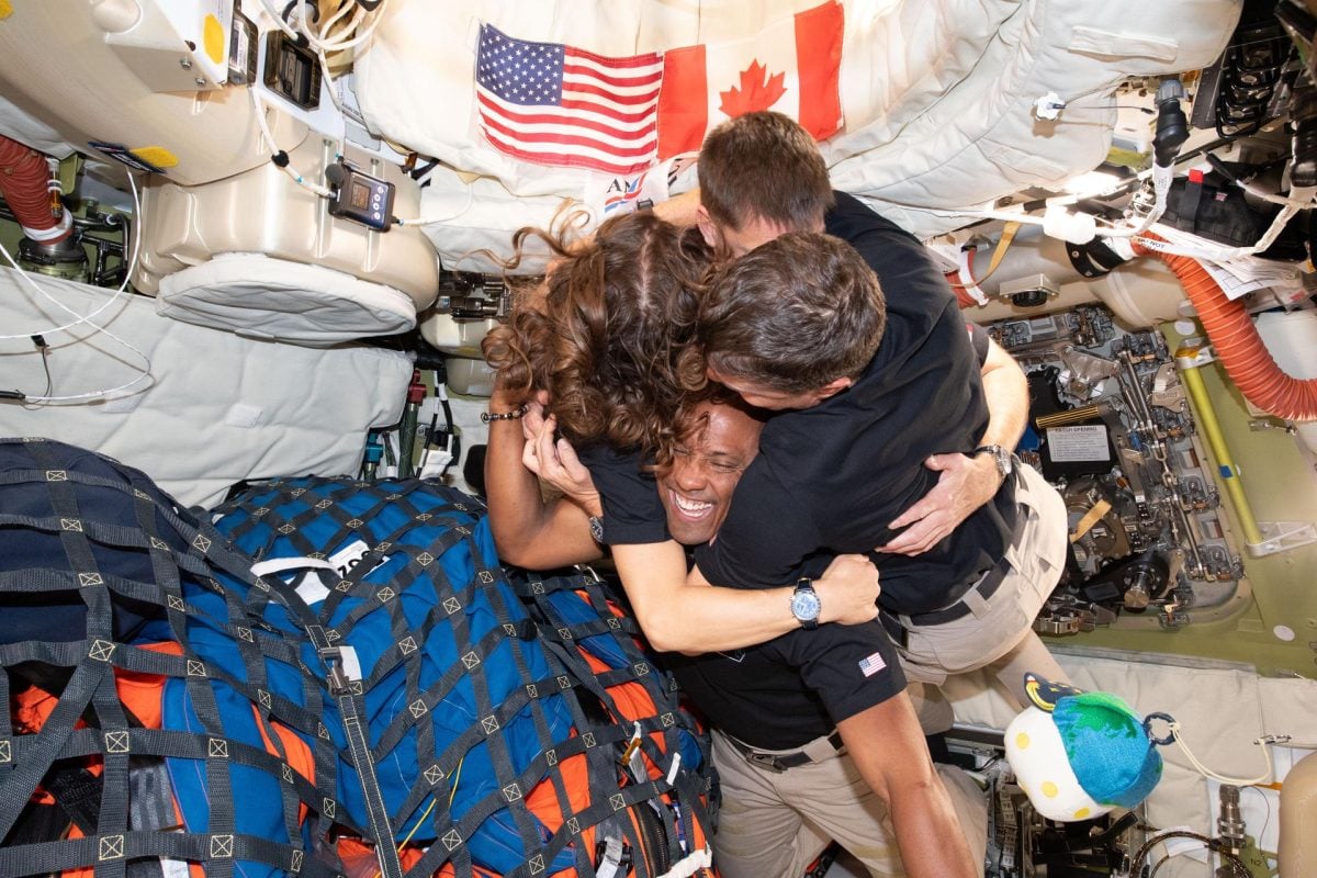 Noul mesaj de la Lună: „Pământul, o barcă de salvare”, avertizează astronauții