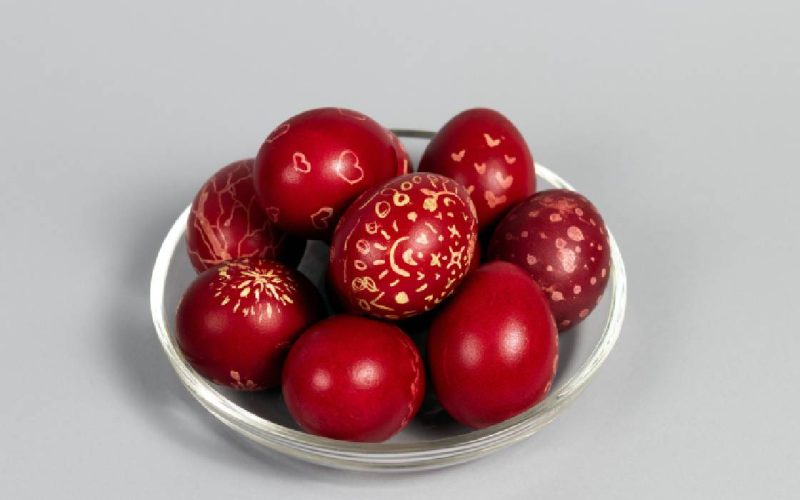 Cât rezistă ouăle de Paște la frigider? Ghidul complet pentru gospodine