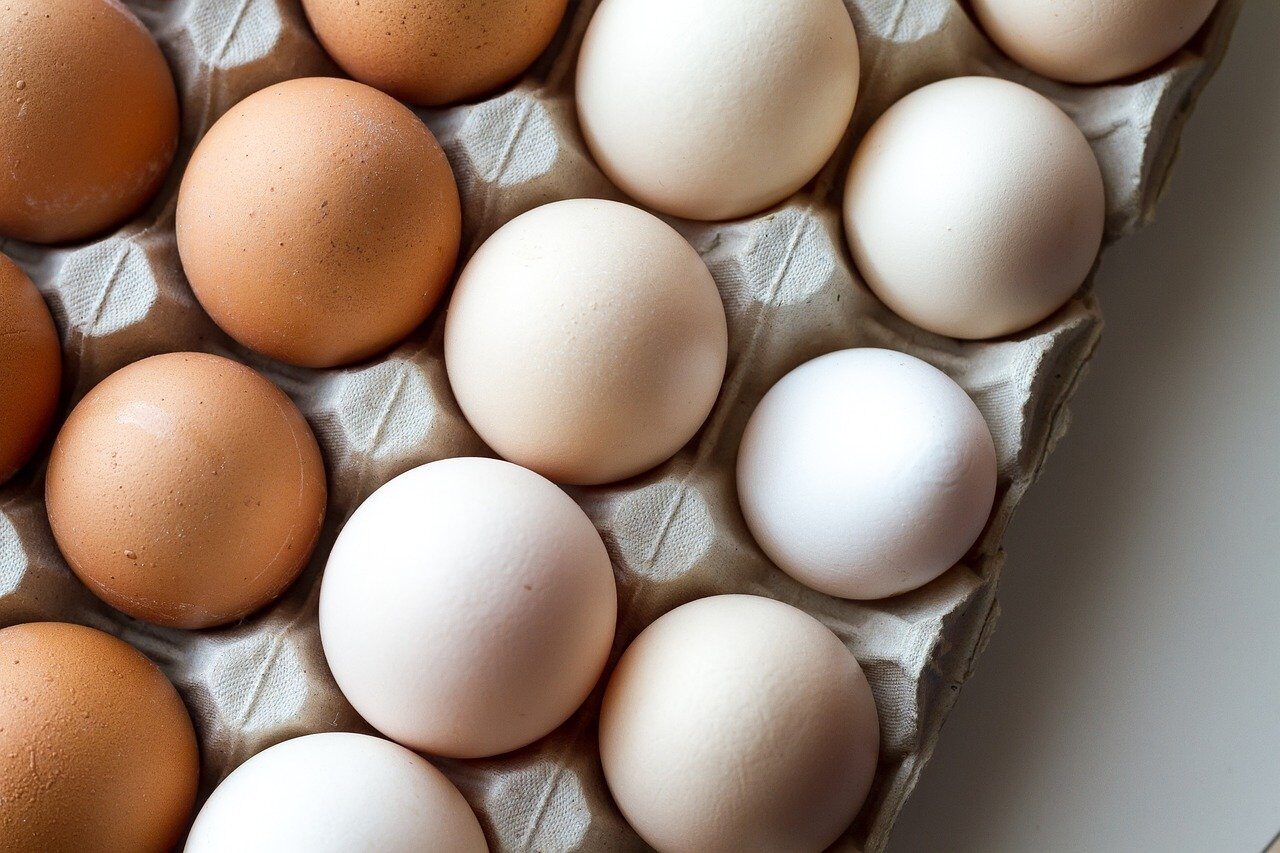 Cererea de Ouă S-a Dublat: Producătorii Asigură Aprovizionarea pentru Sărbătorile Pascale Cererea de ouă a cunoscut o creștere semnificativă în ultima perioadă, atingând cote duble față de perioadele obișnuite