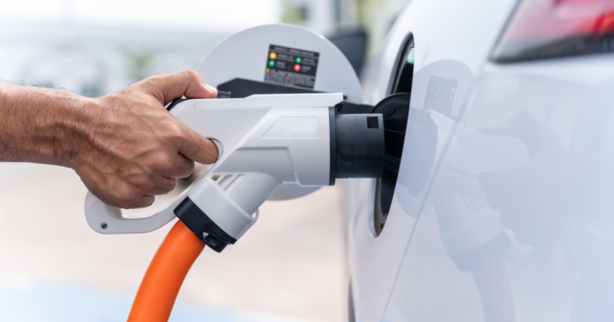 USR cere amenzi pentru șoferii care blochează stațiile de încărcare electrică