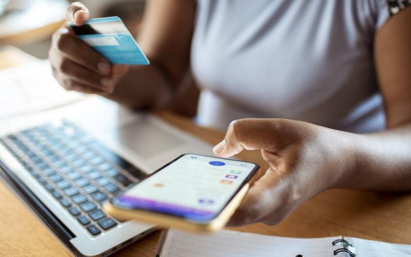 EMAG bagă o taxă pentru toți clienții: Ce schimbări vor fi