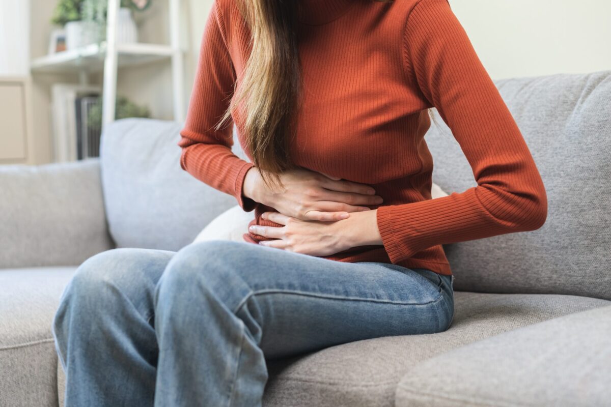 Endometrioza intestinală: Dureri abdominale care ascund o boală ginecologică gravă