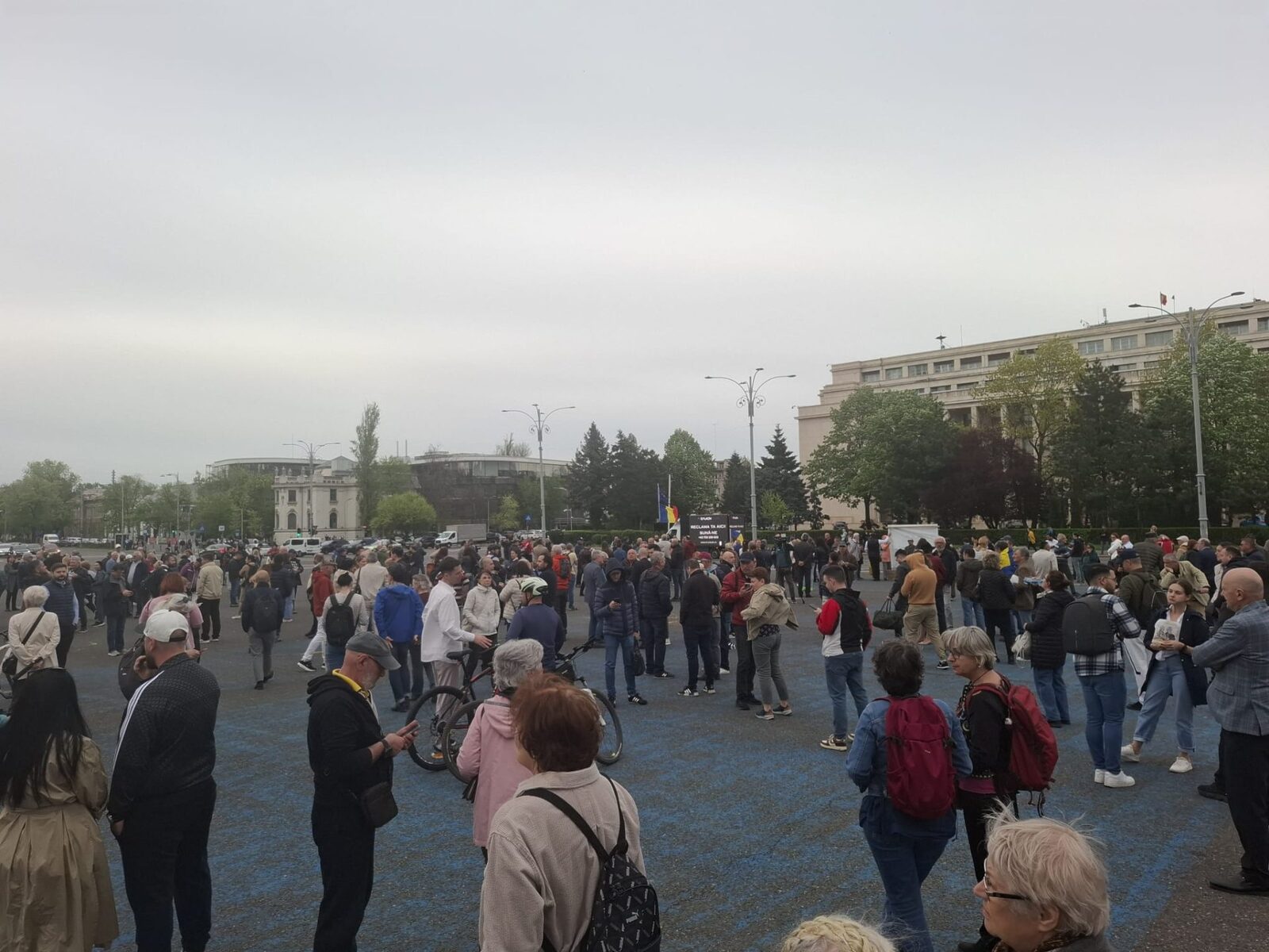 Bolojan, susținut la București, contestat la sediul PSD din Kiseleff