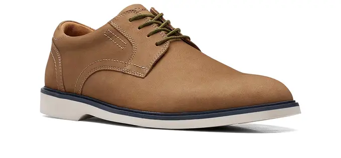 Pantofii de bărbați, o aventură? De la Donald Trump la București, căutarea continuă