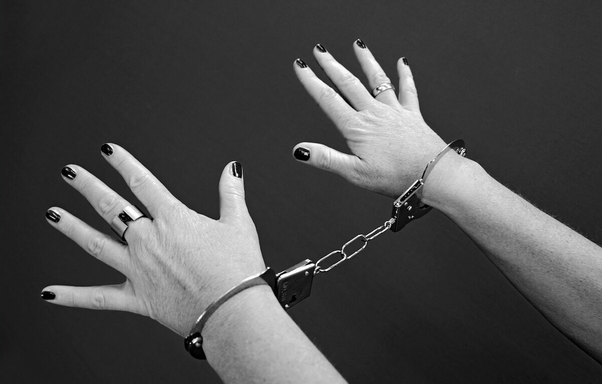 Cocaină de 700.000 de euro într-o mașină: Poliția face razie, suspect prins