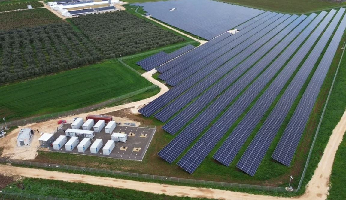 Israelienii de la econergy montează o baterie uriașă în Brașov, autorizație de la anre