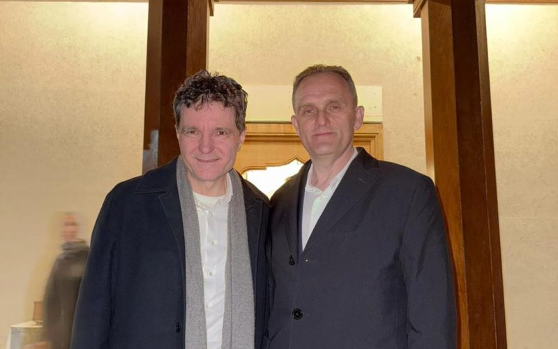 Nicușor Dan, vizită-surpriză la mănăstire. Poze cu un lider PSD