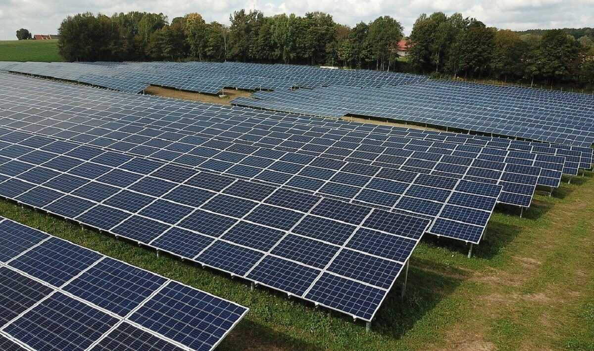 Energie solară la Mărășești: Primăria și școlile, independente energetic