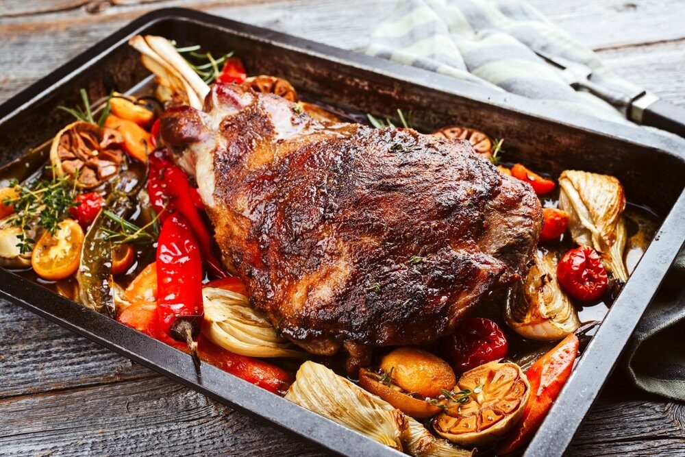 Marină-ți mielul ca un chef! Friptură de vis, ca la bunica din România