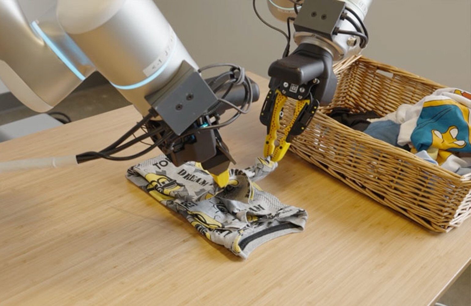 Robotul GEN-1: Face ordine-n casă mai bine ca un om?