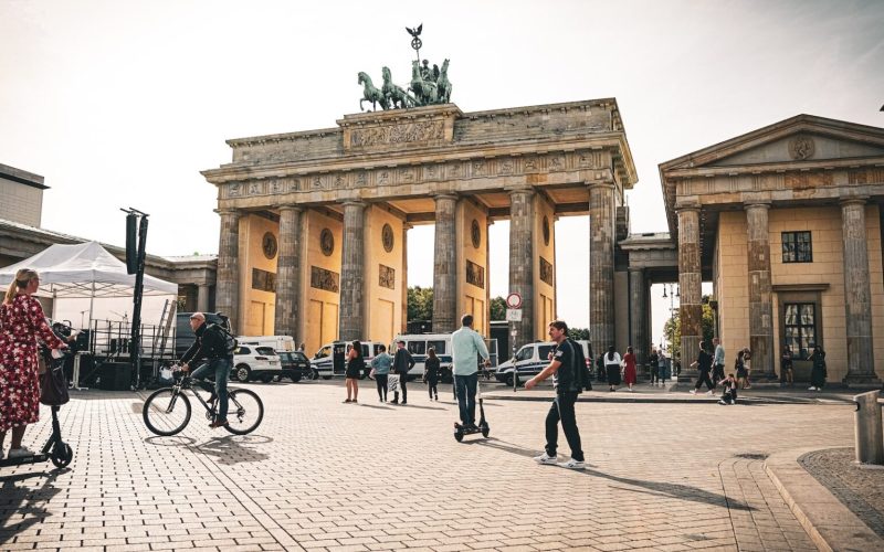 Berlin: Turiștii, plătiți să strângă gunoi. O nouă măsură, contestată