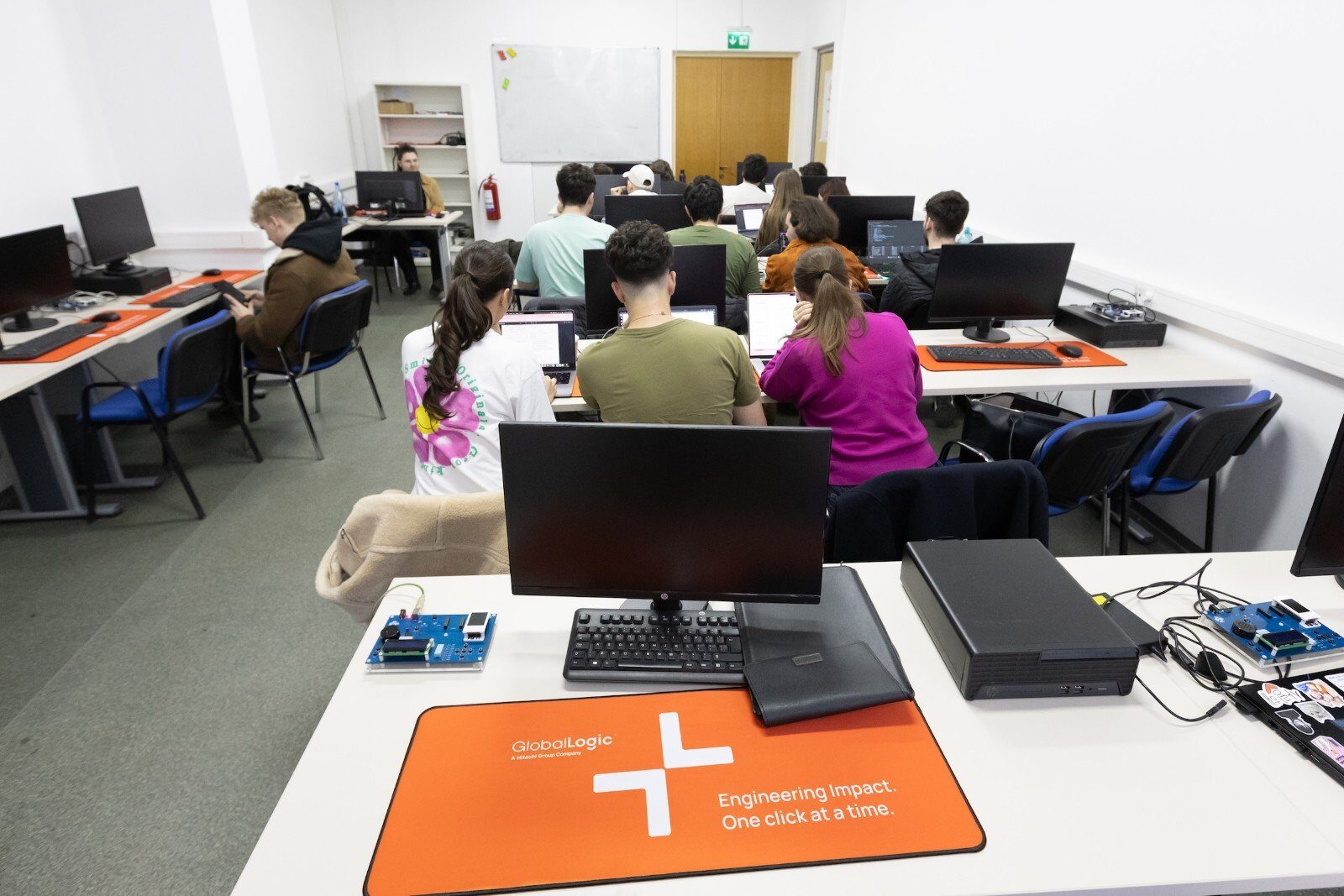 Hitachi investește la Politehnica București: 5 laboratoare modernizate pentru viitorii ingineri