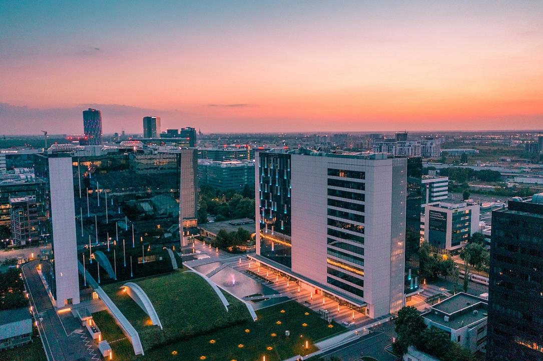 Lagardère Travel Retail își reînnoiește contractul pentru sediul din Globalworth Campus Lagardère Travel Retail, un jucător important pe piața de retail de călătorie din România, a decis să își reînnoiască contractul de închiriere pentru sediul central din Globalworth Campus, un complex de birouri important din București