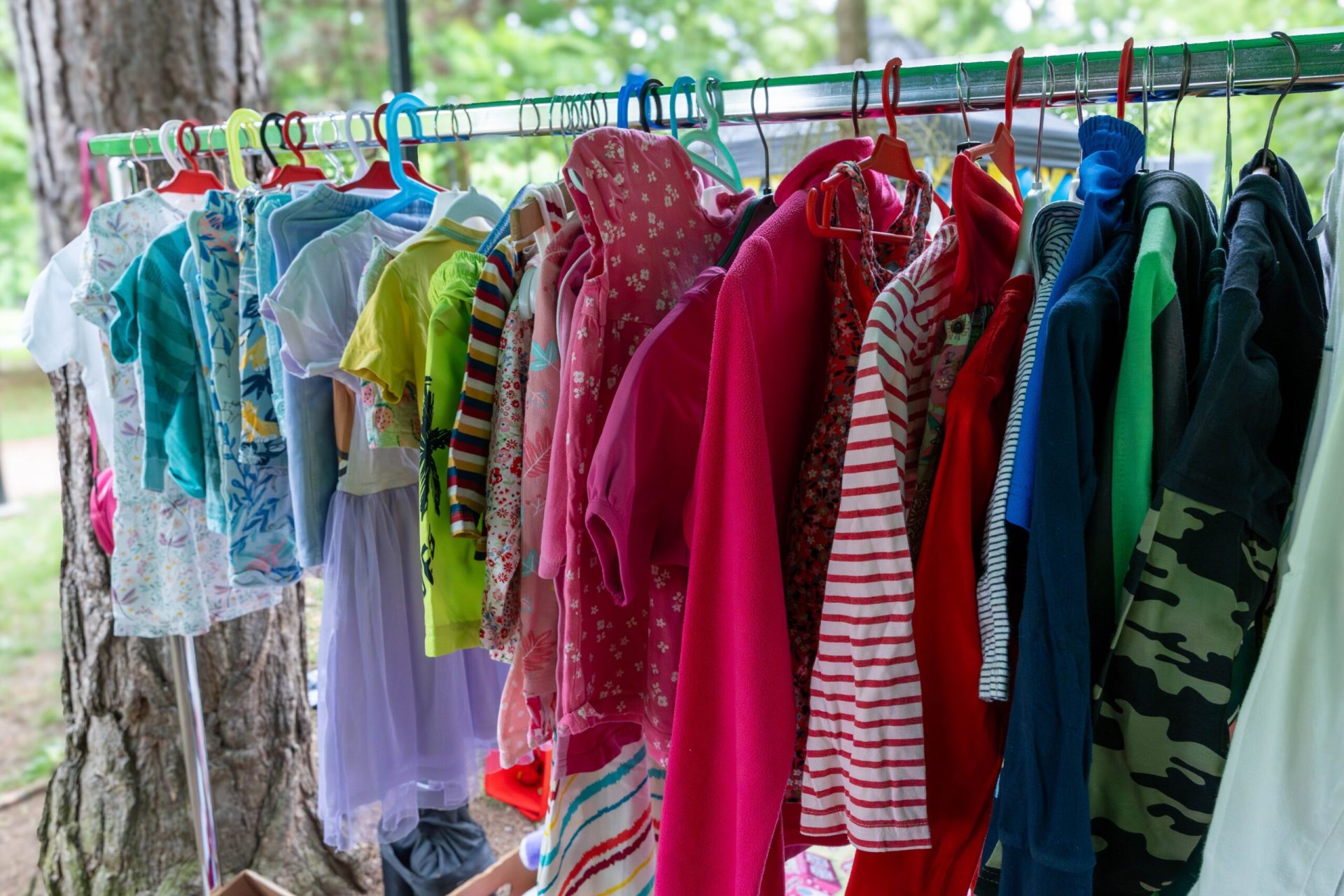 Haine pentru copii: Pericol ascuns. Plumb toxic depistat