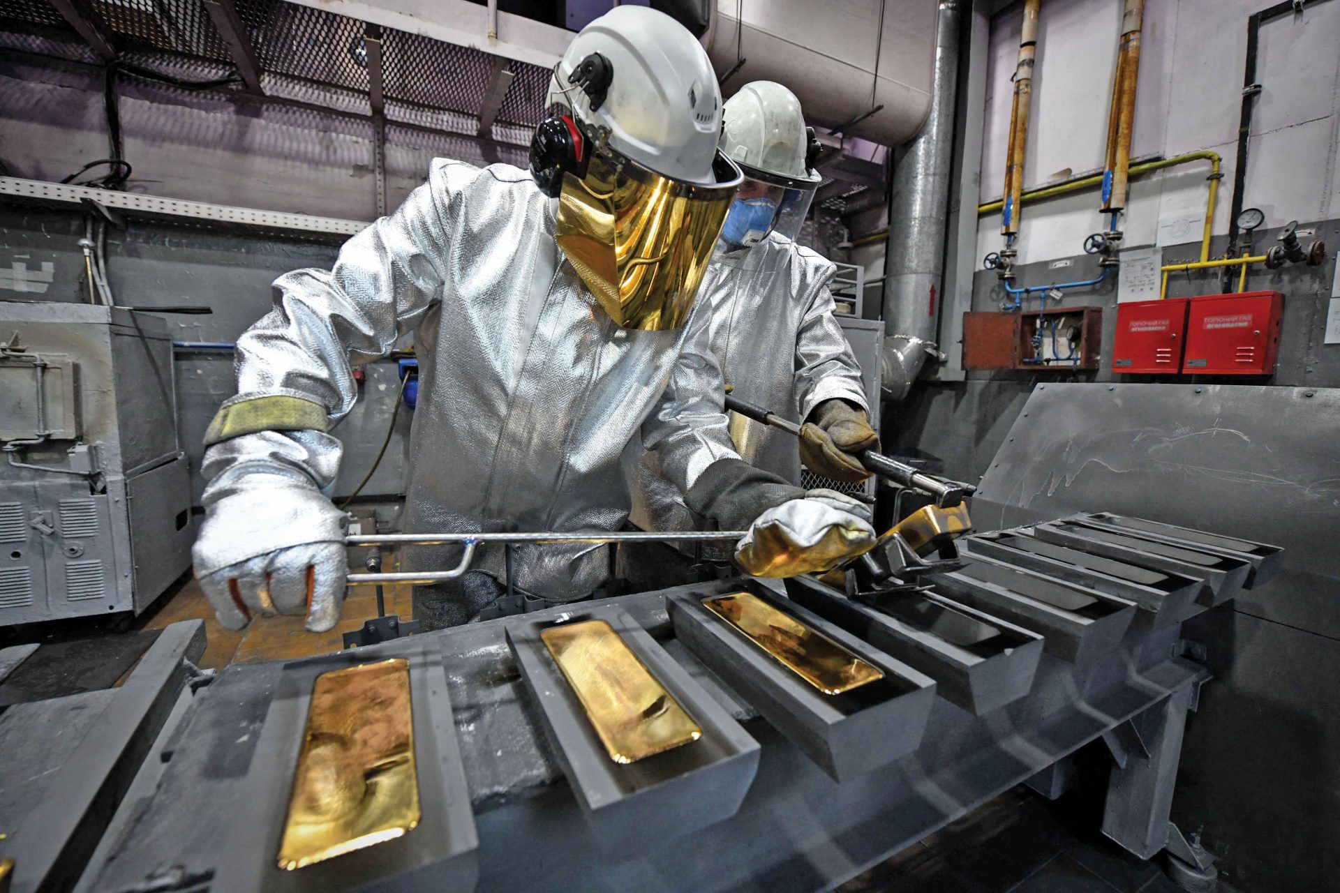 Aurul explodează: Nu e doar bursă, ci semnalul unei crize financiare globale