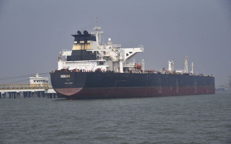 Petrolul blochează Marea: 20.000 de marinari, prinși în strâmtoarea Ormuz