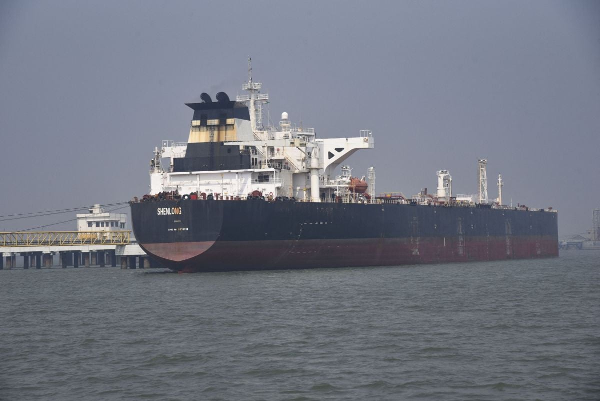 Petrolul blochează Marea: 20.000 de marinari, prinși în strâmtoarea Ormuz