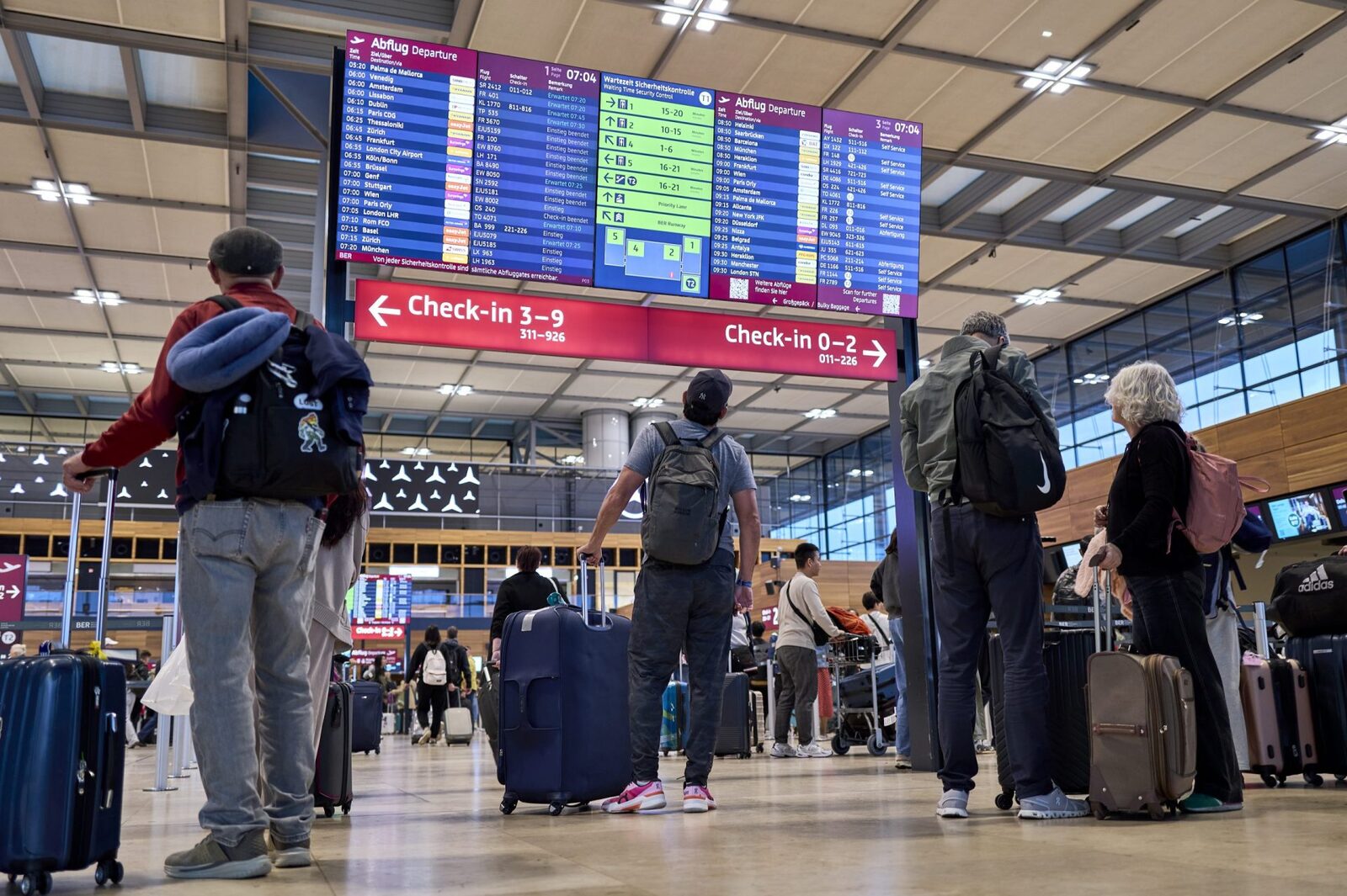 Haos pe aeroporturi: Noul sistem EES a blocat Europa, industria furioasă