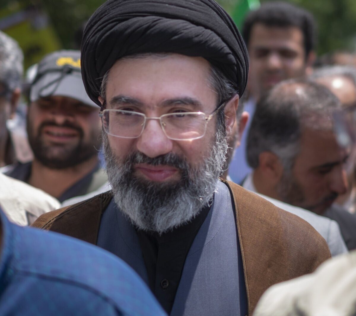 Răni grave la FAȚĂ pentru liderul iranian, dar e CONȘTIENT