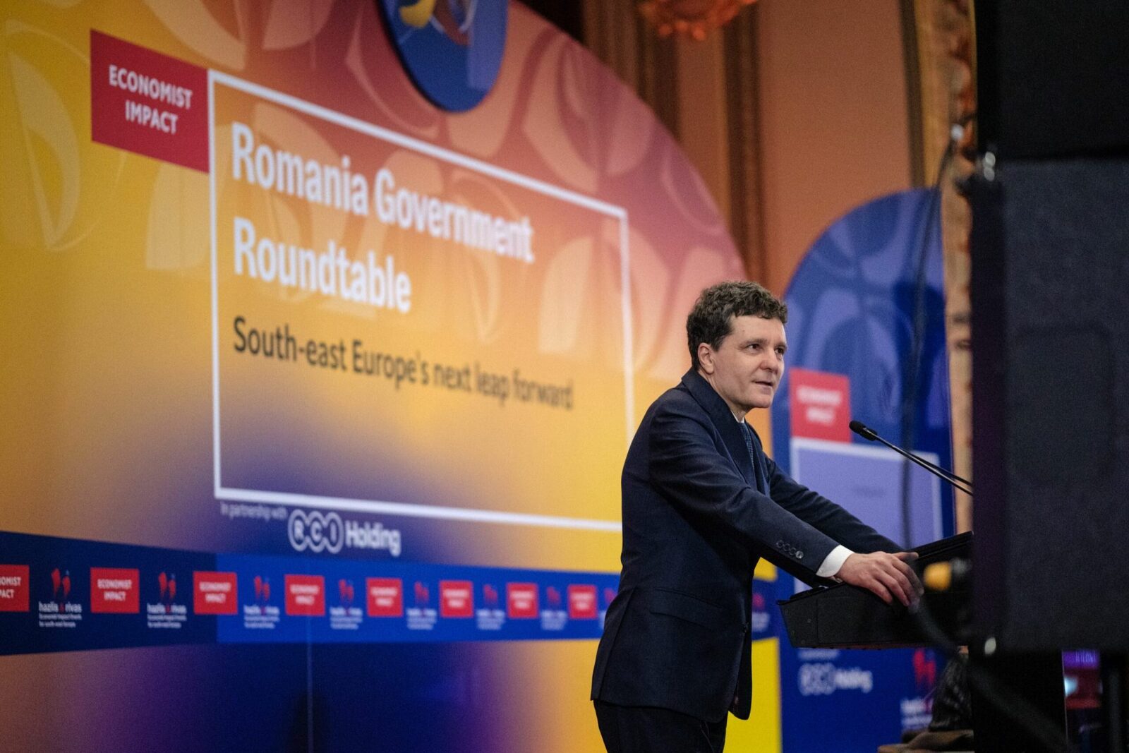 Economiști, lideri globali și viitorul: Ce s-a discutat la masa rotundă 2026 despre România și Europa