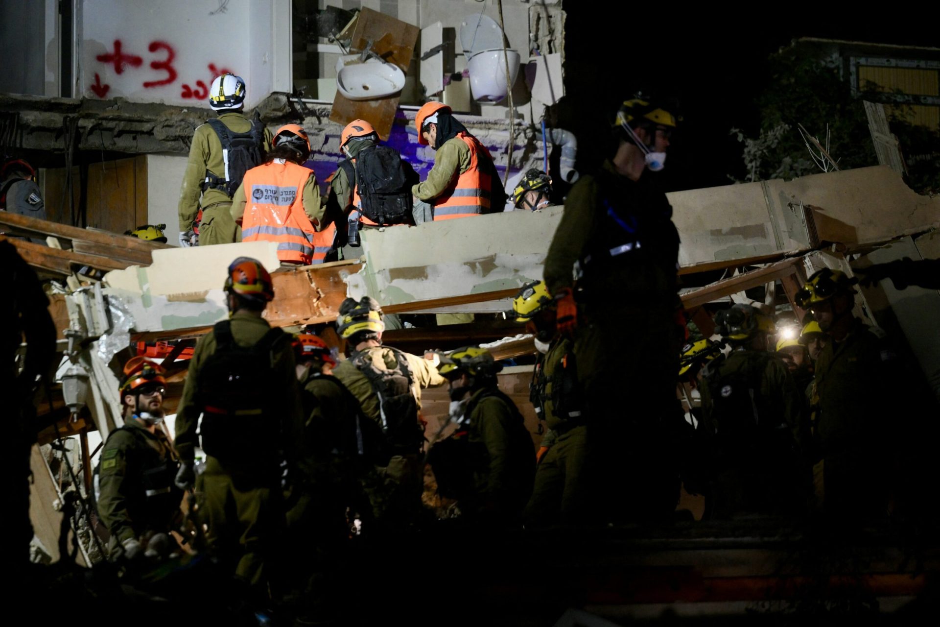 Atac iranian la Haifa: O clădire, făcută praf. Victime confirmate