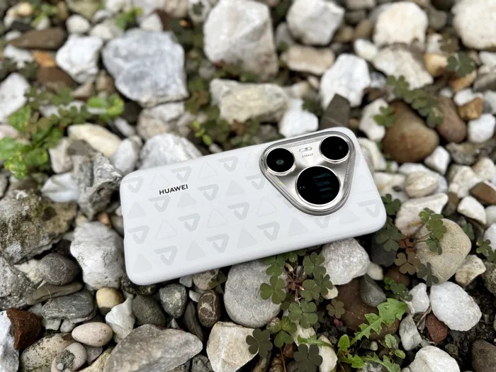 Huawei rupe barierele: Mate 80 pro max fan edition vine cu răcirea activă