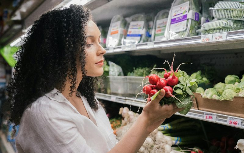 Românii, tot mai interesați să economisească la alimente