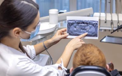 Când și de ce să mergi cu copilul la dentist: Ghidul părinților în România