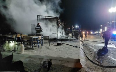Incendiu masiv la un fast-food din Cluj, noaptea-n județ