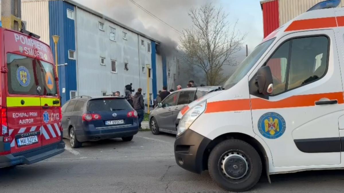 Incendiu devastator la blocul social din Constanța: 9 victime, 3 minori internați