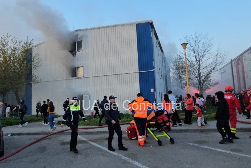 INCENDIU devastator în Constanța: Plan Roșu activat, fetiță de 9 ani, la spital
