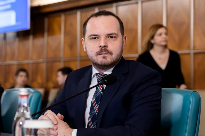 Rogobete, la Washington cu Pfizer: Datoria de 600 milioane euro, pe masă?