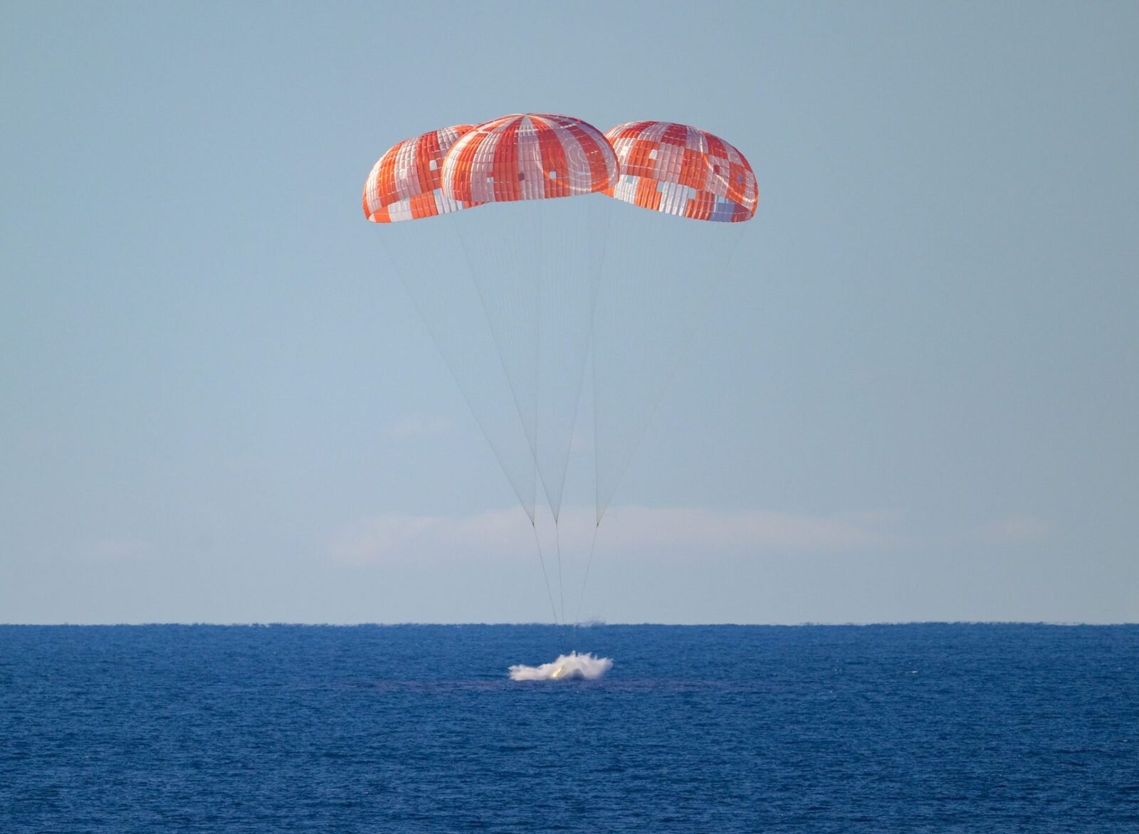 Integrity, capsula lui DONALD Trump, a reușit aterizarea în Pacific