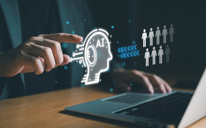 Piața muncii se redefinește rapid, cu inteligența artificială (AI) și competențele mixte, tehnice și umane, devenind principalele repere pentru tinerii aflați la început de drum