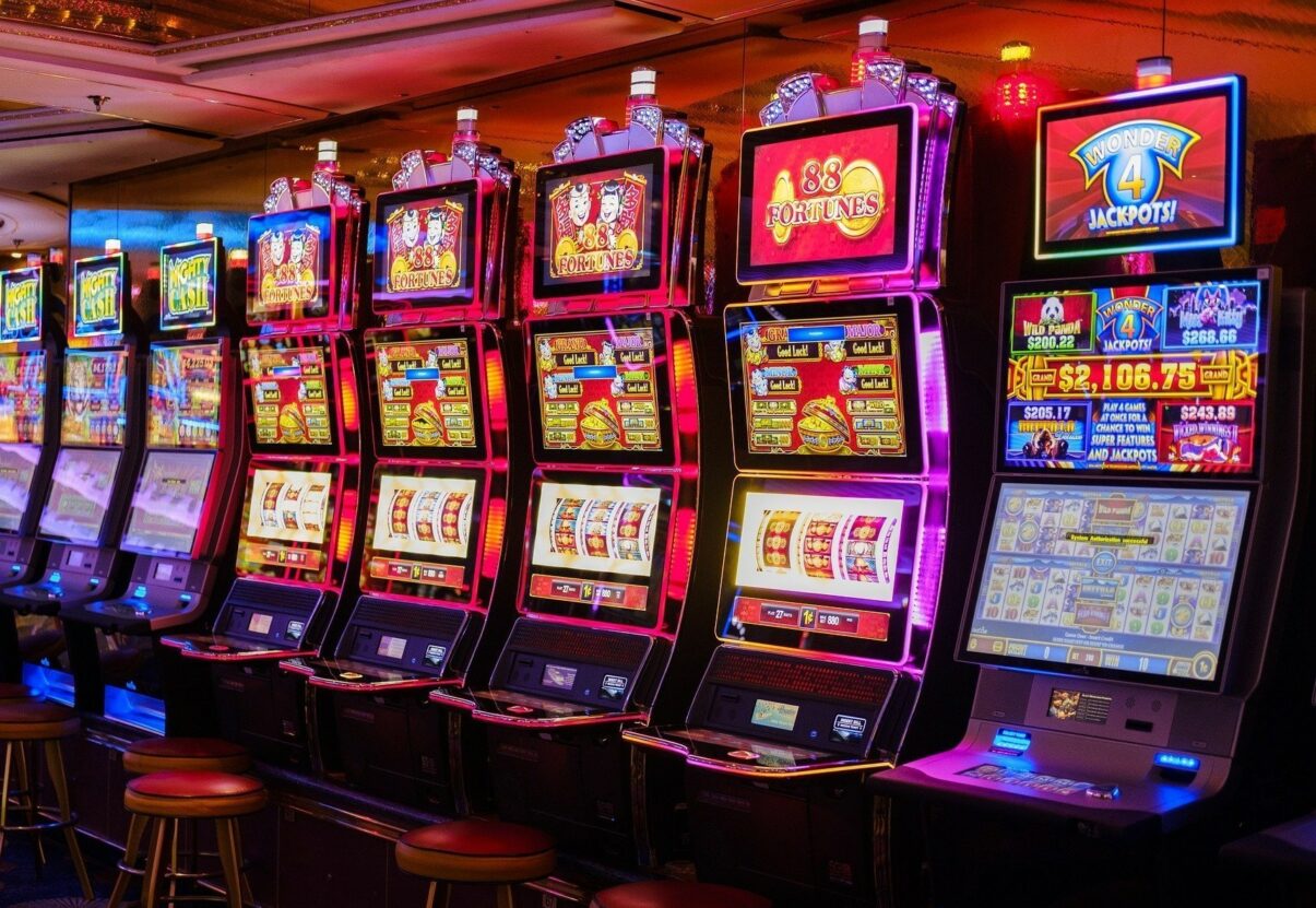 Brașovul interzice păcănelele lângă școli și spitale