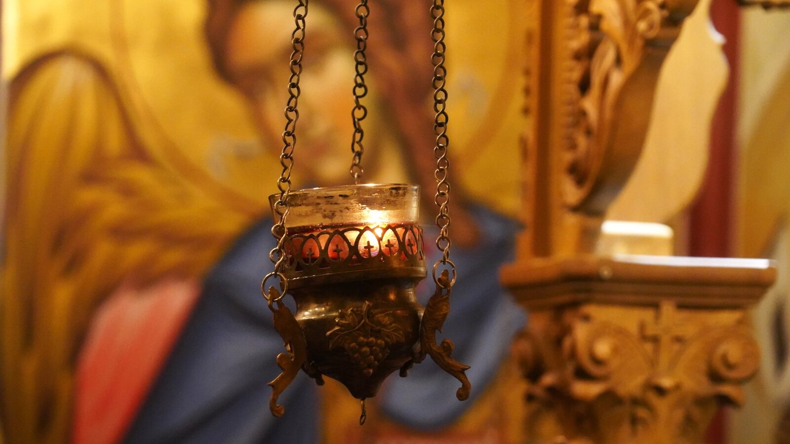 Joia Mare, zi de reflecție și pregătire spirituală pentru creștinii ortodocși și greco-catolici Astăzi, creștinii ortodocși și greco-catolici din România celebrează Joia Mare, o zi încărcată de semnificații religioase și tradiții populare