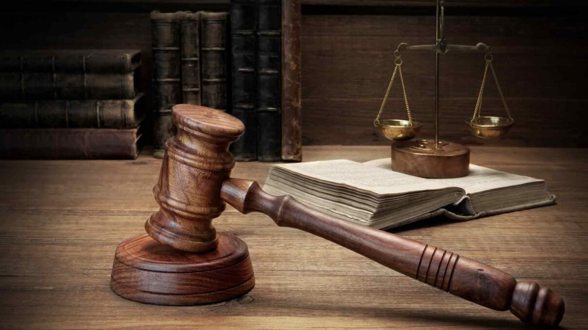 Institutul pentru Drepturile Omului, pe cale să fie desființat: 45 de zile pentru concedieri