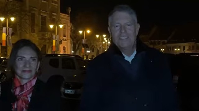 Iohannis, la slujba de Înviere în Sibiu: Sărbători binecuvântate tuturor