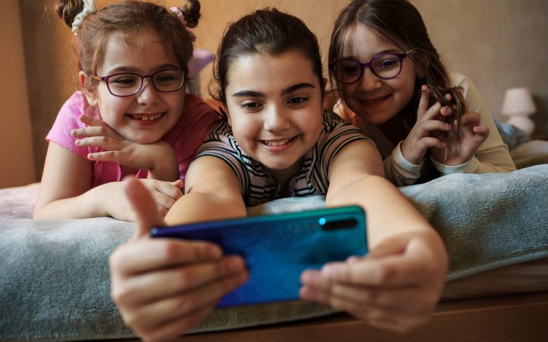 Canada, pe cale să blocheze rețelele sociale pentru minori sub 16 ani