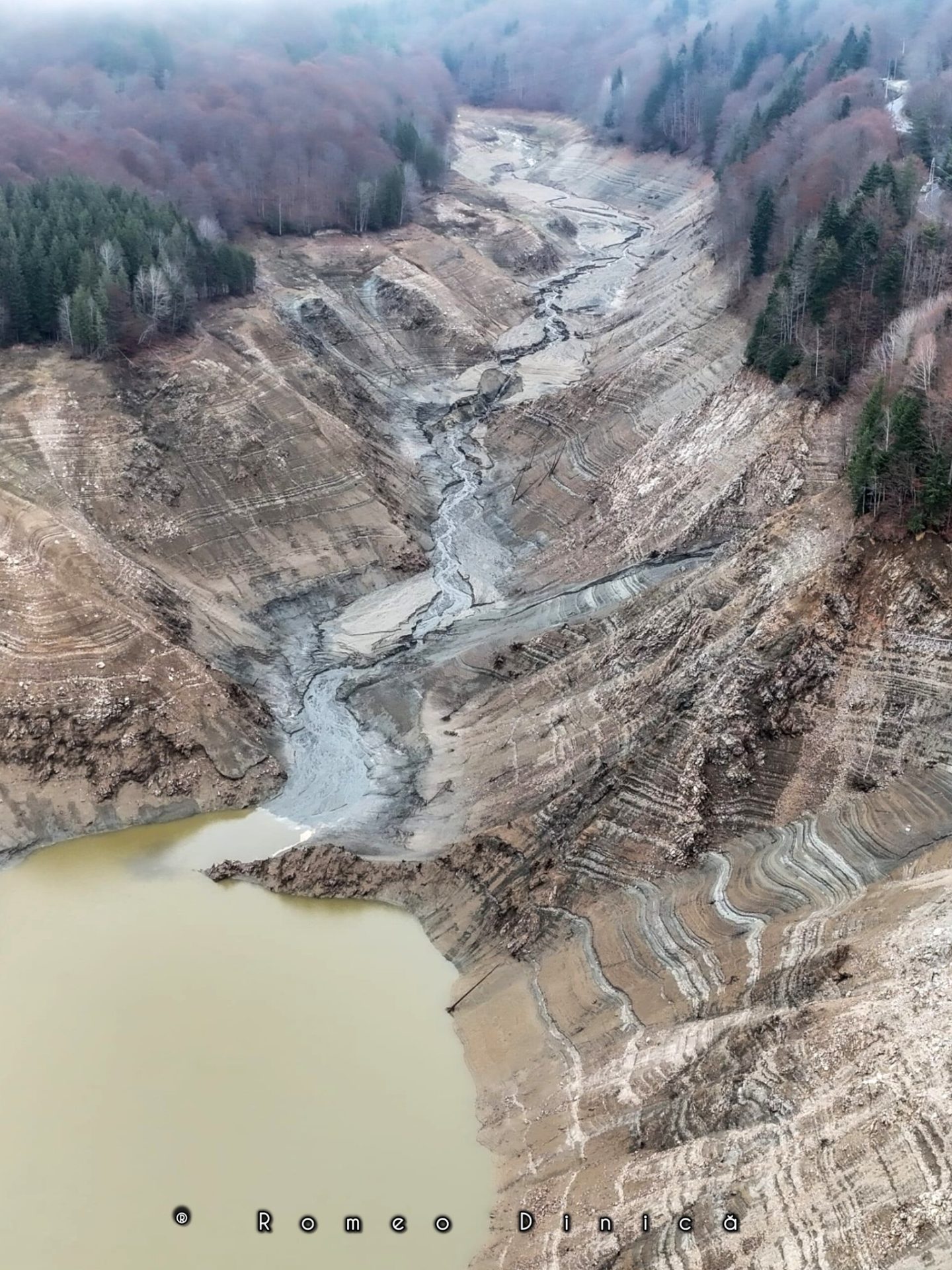 Hidroelectrica începe reumplerea lacului Vidraru, finalizare în 2026