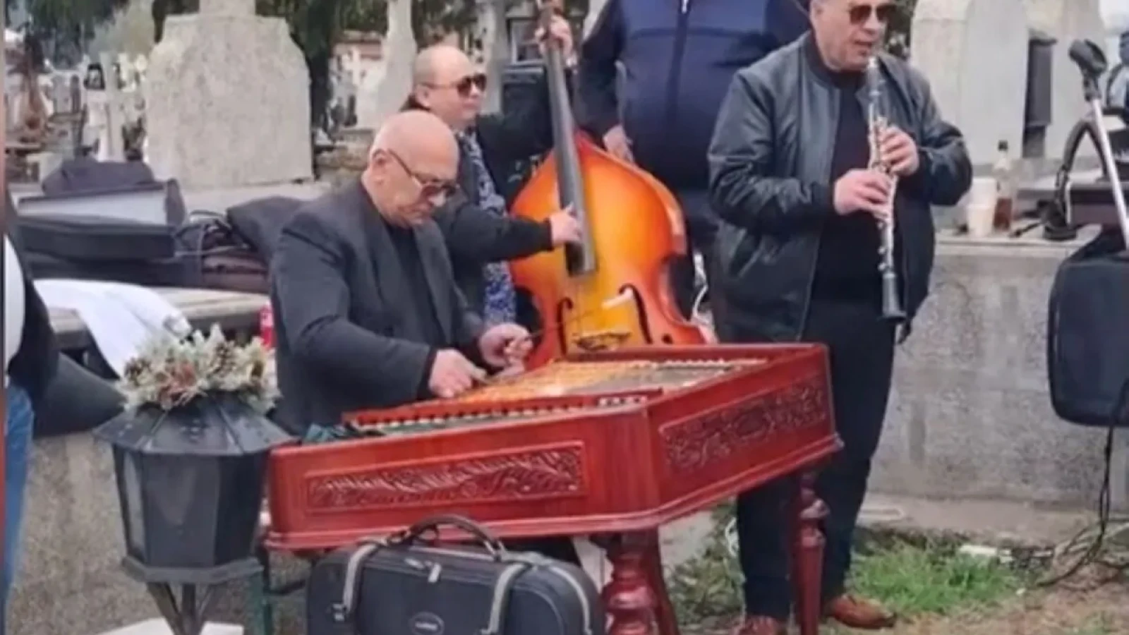 Concert-șoc în Giurgiu: Melodii pentru morți în cimitirul Eternitatea