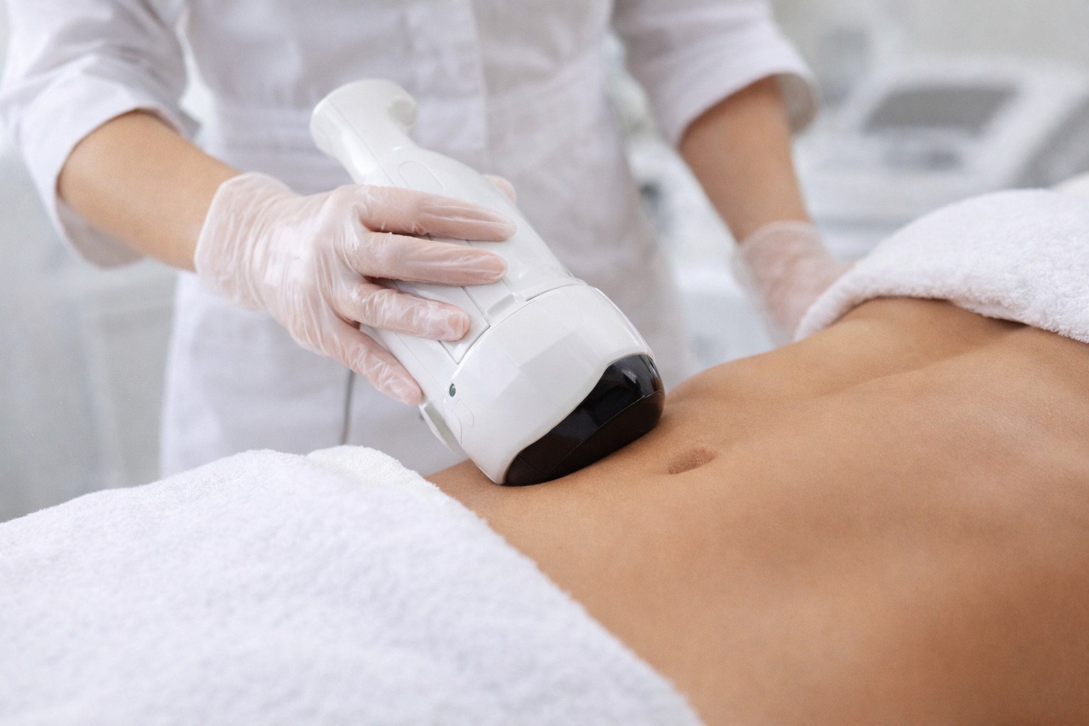 Liposonix: Slăbești fără bisturiu? Cum funcționează și cui i se adresează