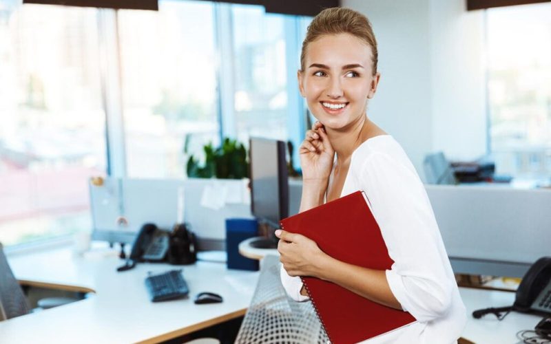 O inițiativă guvernamentală menită să stimuleze angajarea tinerilor absolvenți și a celor fără experiență profesională oferă sprijin financiar consistent