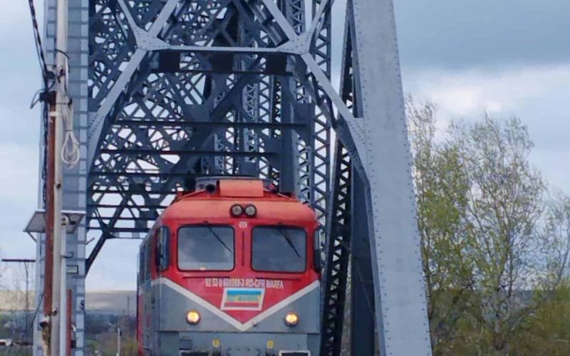 Locomotiva românească, cu ecartament normal, a ajuns în Republica Moldova