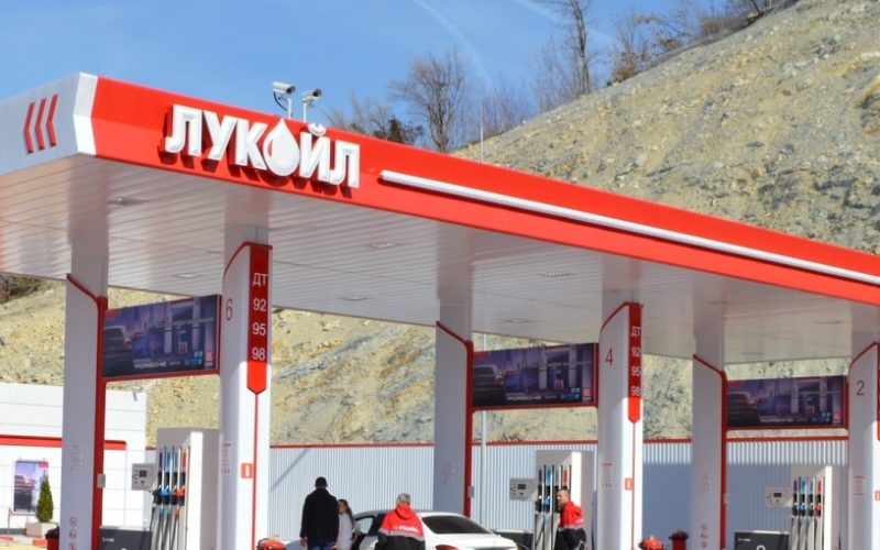 Trezoreria SUA amână vânzarea benzinăriilor Lukoil din străinătate până-n octombrie
