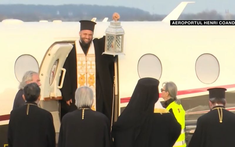Lumina Sfântă de la Ierusalim a ajuns în România: Mesajul de speranță, în direct